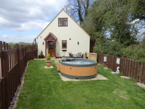 Sleaford House | The Den - E5024