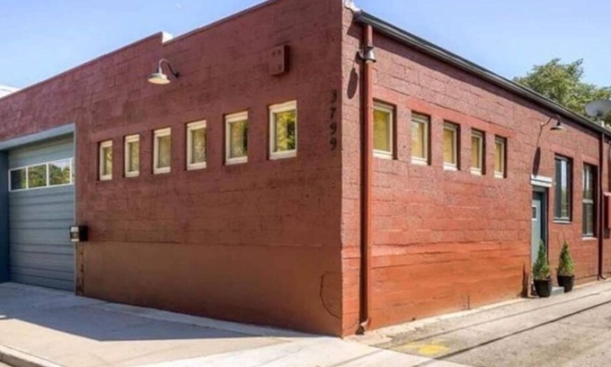 Cole House | The Denver Superloft! Industrial 2BD/2BA Sleeps 4!