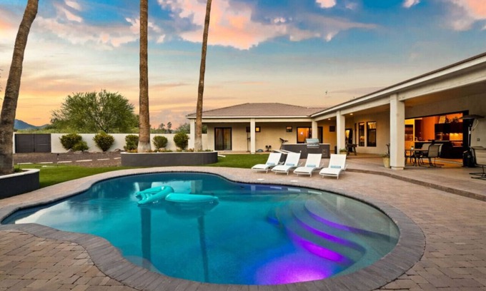 Sundown Ranchos Villa | The Desert Cove 14 Beds+Pool+Hot tub+Putt+Casita