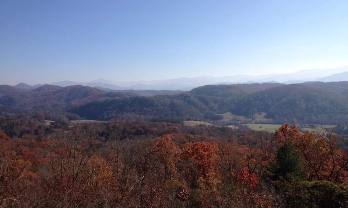 Maryville Cabin | The Diamond "B" a Cozy Cabin Retreat - Perfect for.riding the Dragon and more.