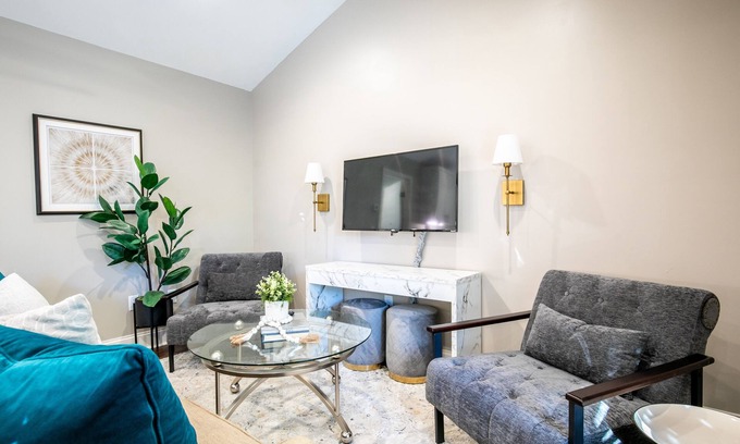 Oxford Apartment | The Dodge, Cozy 1BR King by Velvet Ditch Villas