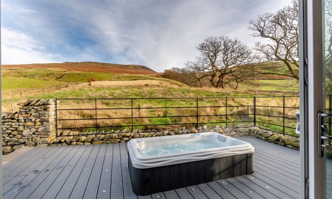 Fourstones Near Bentham House | The Dog House - One Bedroom House, Sleeps 2
