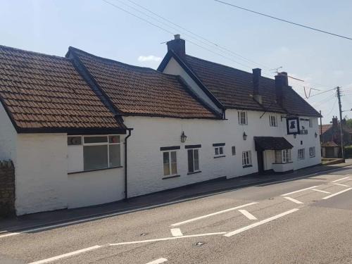 Chipping Sodbury Bed & Breakfast | The Dog Inn