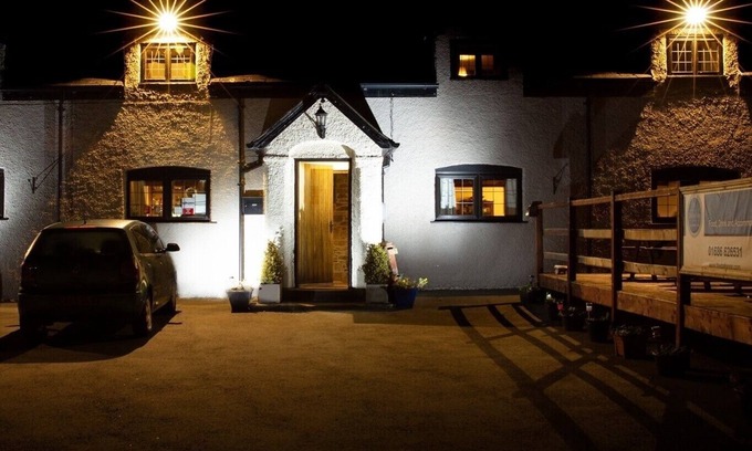 Newtown Hotel | The Dolfor Inn