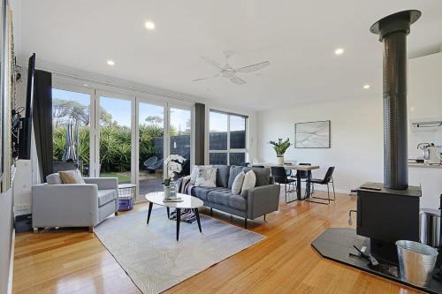 Rye House | The Dolphin Cottage - 250m to bay beach