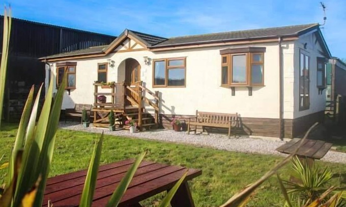 Hartland House | THE DOVECOTE, pet friendly, with a garden in Hartland