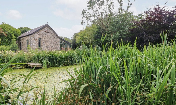 Fishguard Cottage | THE DOVECOTE, romantic, character holiday cottage in Fishguard