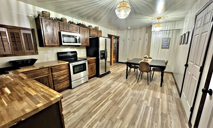 Mountain View Apartment | The Downtown Nook