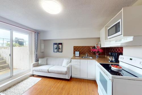 Wasaga Beach Apartment | The Driftwood Deck 5B