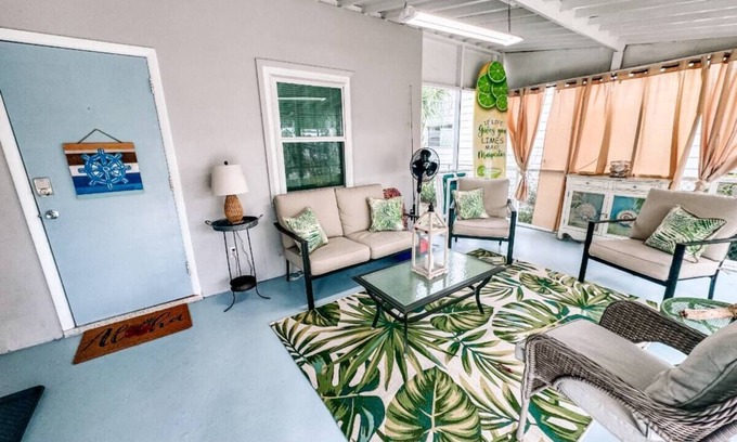 Holly Hill House | The Driftwood Hideaway - Daytona Beach, FL - Minutes from the Beach & More!