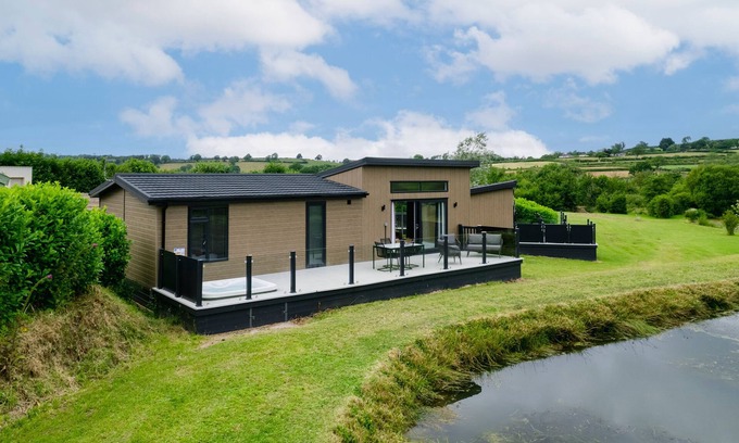 Canaston Bridge House | The Duck Pond - Countryside, Hot Tub