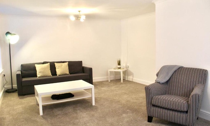 Mountain Ash House | The Duffryn