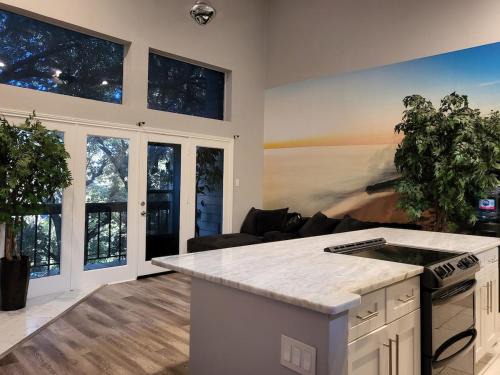 Lake Highlands Apartment | The Duke's Castle with Garage & Fast Internet