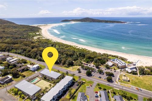 Fingal Bay Apartment | The Dunes15 fabulous unit with pool tennis court and across the road to the beach