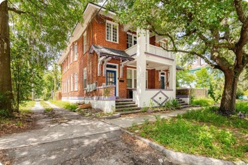 Urban Core House | The Duval Den Getaway 2BR near Stadium!