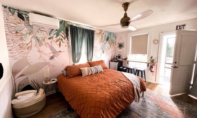 Old Town Hotel | The Dylan Suites 3 - Steps from Downtown & Flagler
