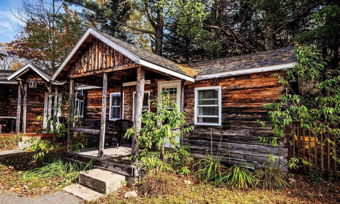 Lincoln Cabin | The Eagle Cliff HomeAway from Home at the PEMICABINS