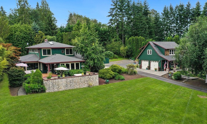 Cathcart House | The Eagle's Nest - Mountain View 3BD House Perched on 2 Country Acres