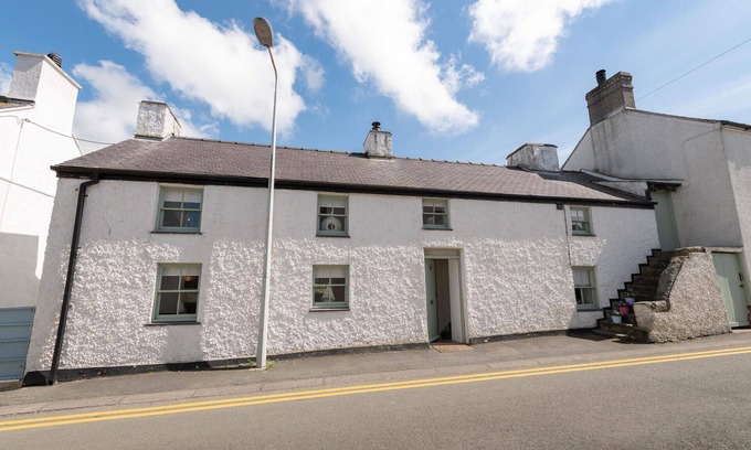 Ty Croes House | The Eagles - A three bedroom, holiday cottage in Aberffraw