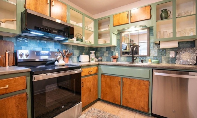 Oxford House | The Eden Double Decker 2 mi from the Sq and OM