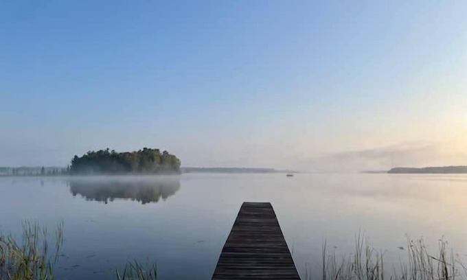 Hayward Cabin | The Edgewater Cabin-Lakeside Paradise