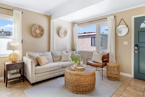 Balboa Peninsula House | The Edgewater Condos by AvantStay Waterfront Views and Short Walk to Beach