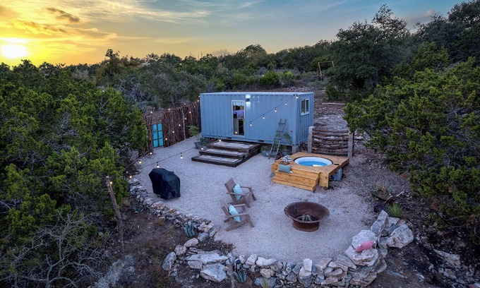 Fredericksburg Cabin | The Elegant Casa Agave. nHOT TUB minutes from Fredericksburg