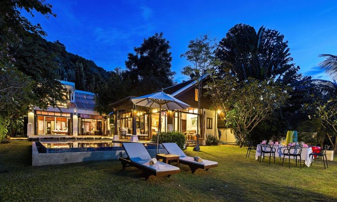 Bang Po Villa | The Emerald Hill Beach Villa