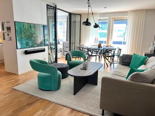Solna Apartment | The Emerald Suite - Bright Scandinavian Private Apartment