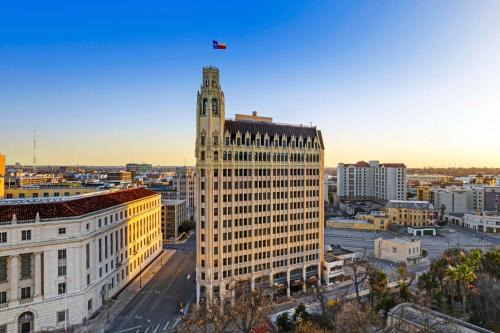 Downtown San Antonio Hotel | The Emily Morgan Hotel - A DoubleTree by Hilton