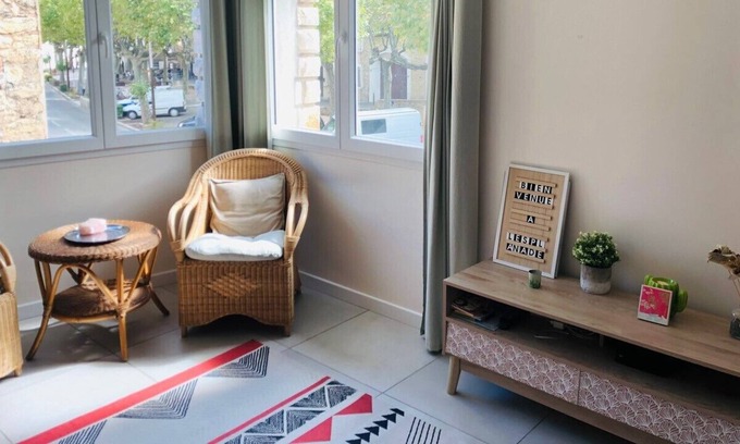 Puisserguier Apartment | The esplanade, apartment in the city center in a quiet area