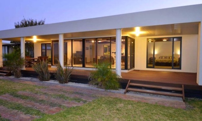 Portarlington House | The Esplanade Beach House
