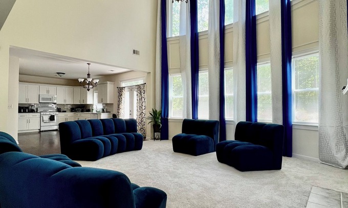 Union City House | The essential loft House is a cozy home away from Home