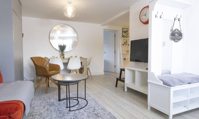Begbroke Apartment | The Evenlode | Kidlington Holiday Let | 1 Bed & Sleeps 2