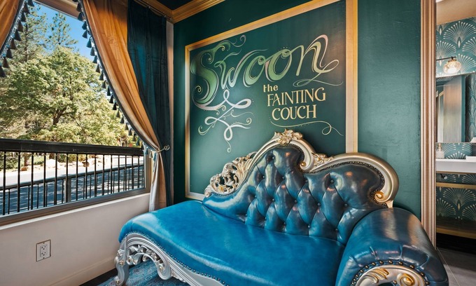 Cobb Hotel | The Fainting Couch Boutique Hotel Entire Place