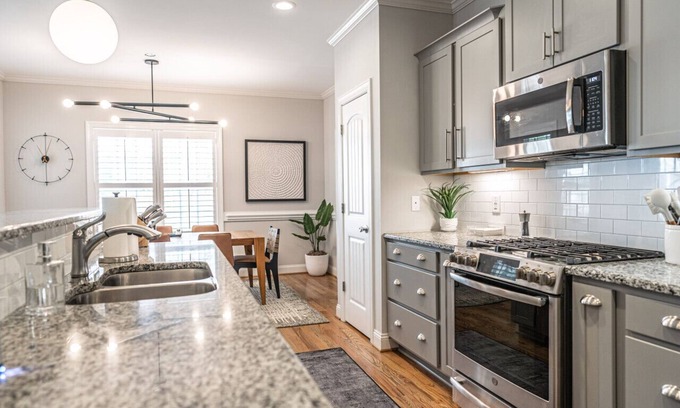 Southern Pines House | The Fairway on Crest: Luxurious Home Away from Home