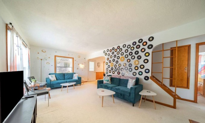 Cuyahoga Falls House | The Falls · NEW! Retro Retreat in Cuyahoga Falls - Sleeps 10