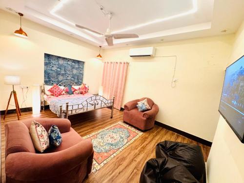 Kapoorthla Villa | The Family Courtyard, 4 BR Boutique Villa and Guest House