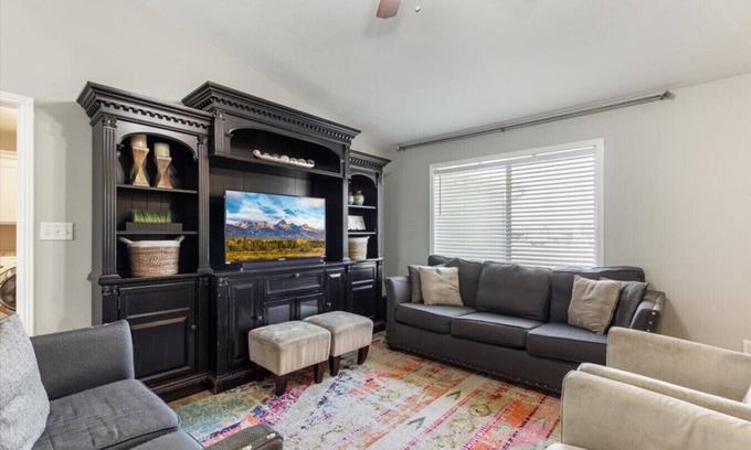 Idaho Falls House | The Family Falls Retreat | Sleeps 12 | Hot Tub