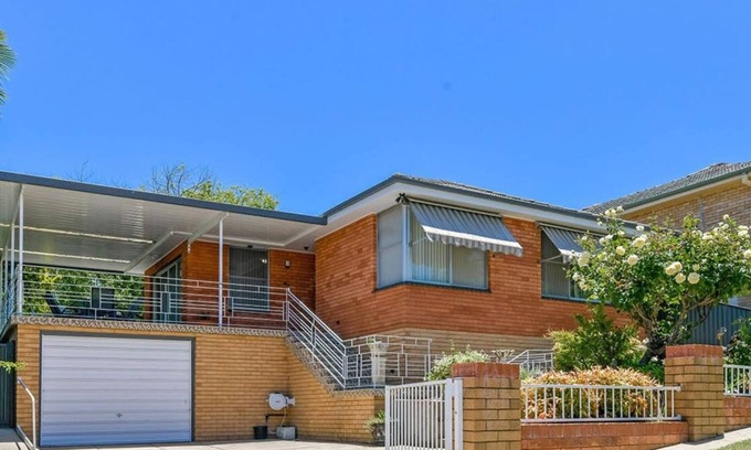 South Bathurst House | The Family Retreat - Near Mt Panorama & Racecourse