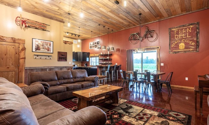 Wisconsin Dells House | *The Famous Dells Rustic Shed-Brand NEW Game Room!
