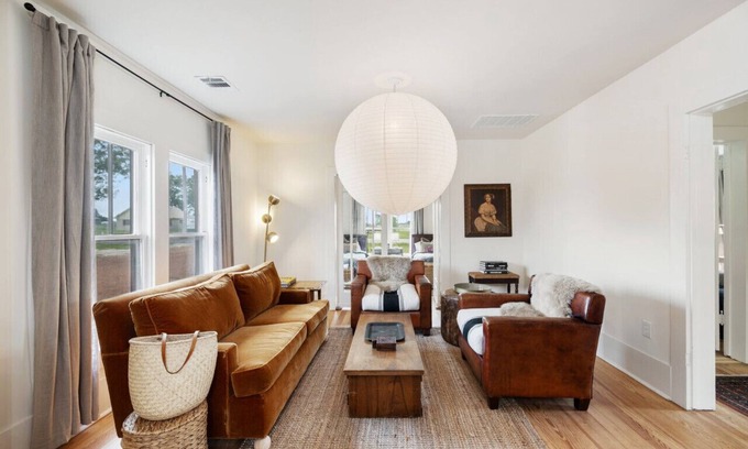 Carmine House | The Farmhouse: Antique Chic Haven near Round Top