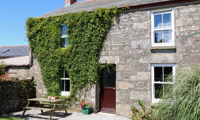 Lower Boscaswell Cottage | THE FARMHOUSE, family friendly, country holiday cottage in Pendeen