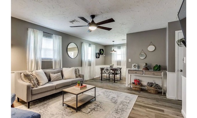 Moore House | The Farmhouse Five - A Modern, Updated and Spacious 5 BR 2 Bath Retreat