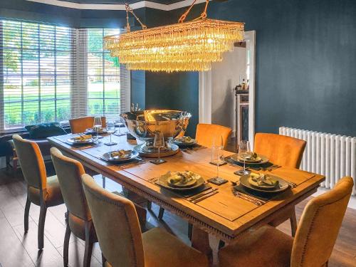 Pontefract House | The Farmhouse