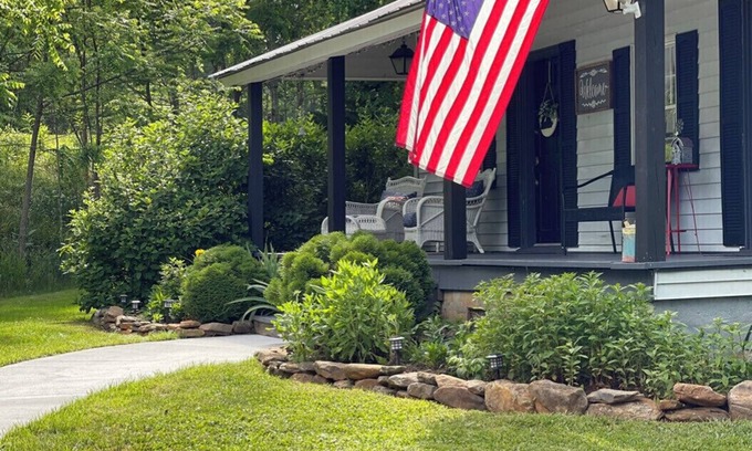 Franklin House | The Farmhouse is located in the Beautiful Mountains of Western North Carolina.