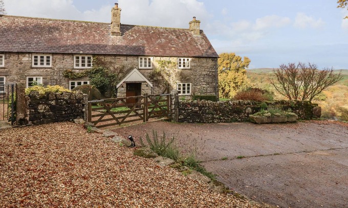 North Bovey Cottage | THE FARMHOUSE, pet friendly, with open fire in Moretonhampstead