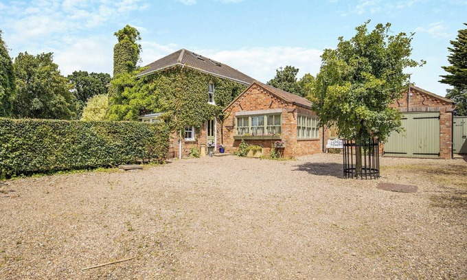 Burgh le Marsh Cottage | The Farmhouse- UK47148