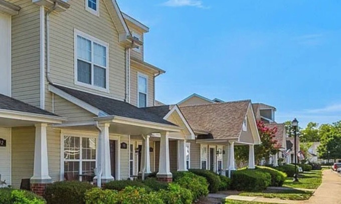 Clarksville Condo | The Farmhouse