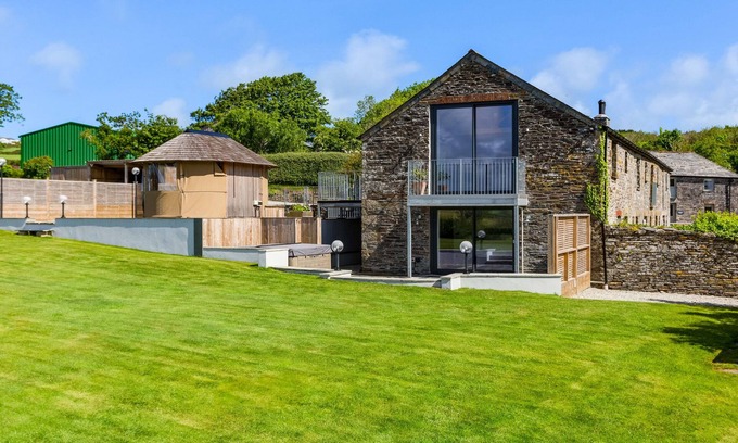 Delabole Cottage | THE FARMHOUSE - WITHIN THE HELLAND BARTON FARM COLLECTION in Delabole